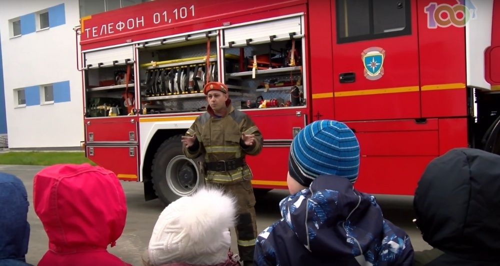 Ученики первого класса встретились с пожарными