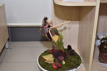 В школе открыта тематическая выставка "Осенняя фантазия"