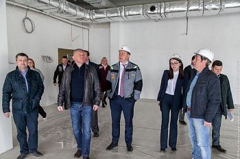 Строительство школы № 100 проконтролировал директор областного департамента Госжилстройнадзора